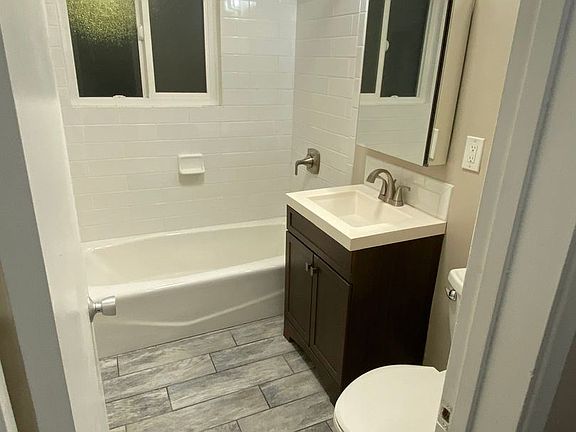 5th image of 725 Wrelton Dr APT B