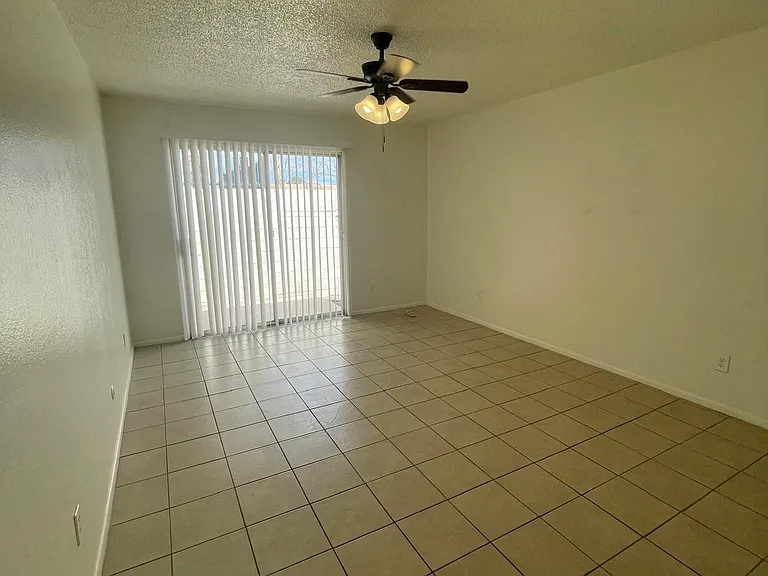 517 Palomas Dr SE #A — Photo 7