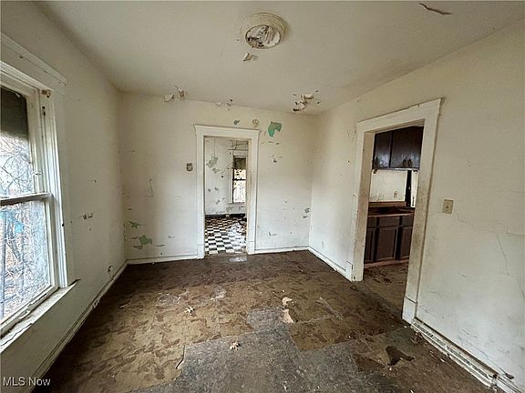 4th image of 1278 E 152nd St