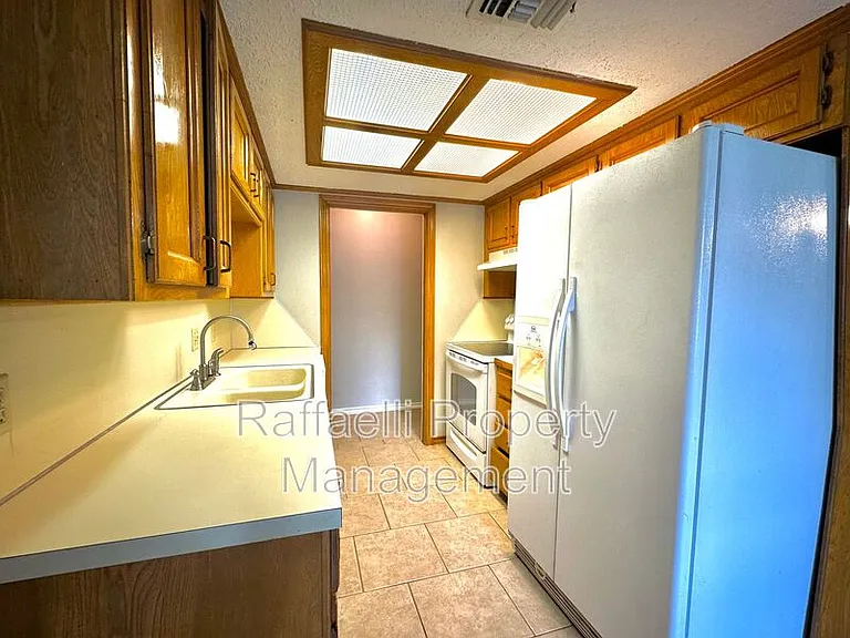 315 Brookwood Dr — Photo 4