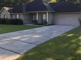 208 Ruelle Du Chene Dr, Madisonville, LA 70447
