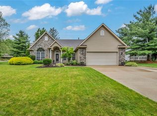 102 Timber Ridge Dr, Elyria, OH 44035
