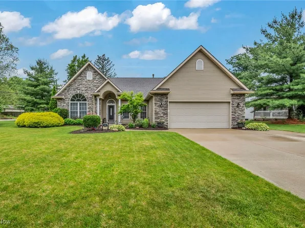 102 Timber Ridge Dr, Elyria, OH 44035