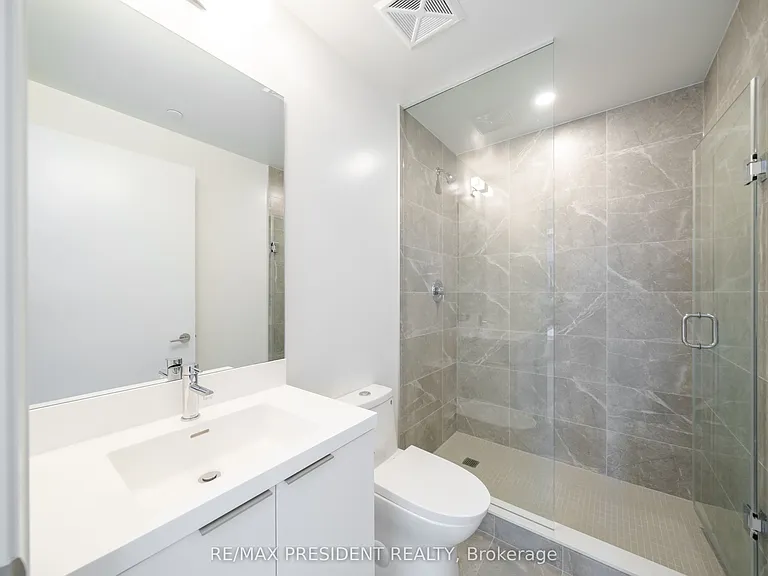 400 King St W #808 — Photo 16