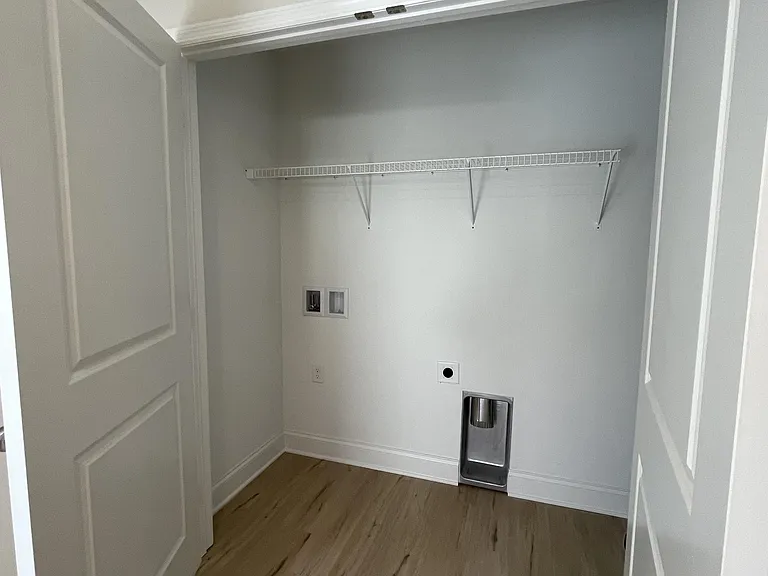 2405 Harley St — Photo 5
