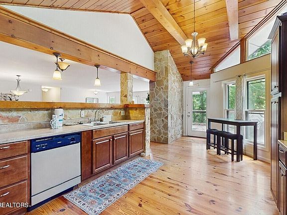 3rd image of 3132 Hatcher Top Rd