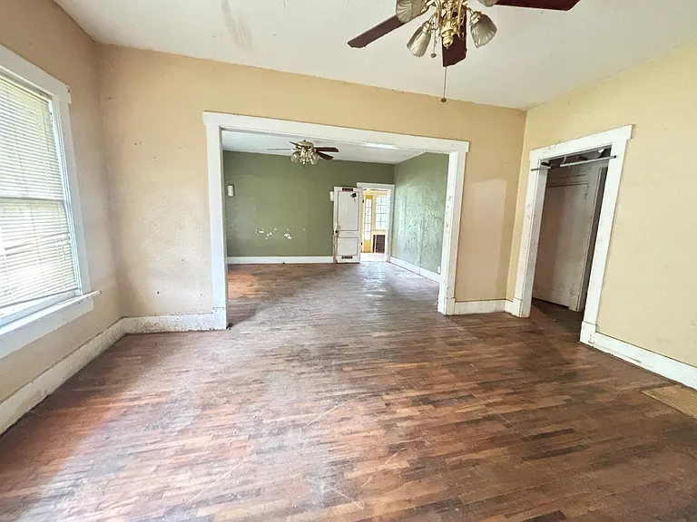 108 E Shipping St — Photo 15