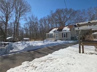 1003 Slocum Rd, Saunderstown, RI 02874