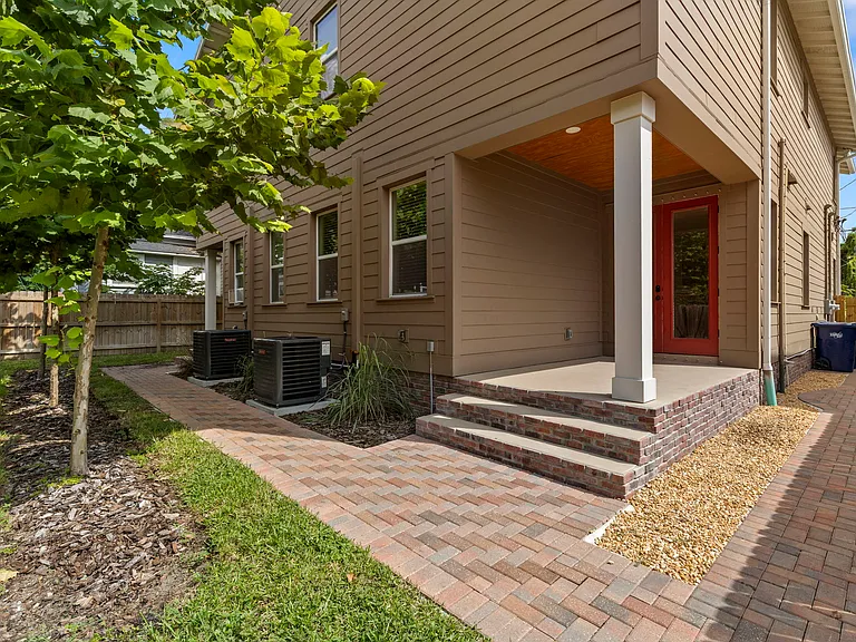 210 E Columbus Dr #1 — Photo 29