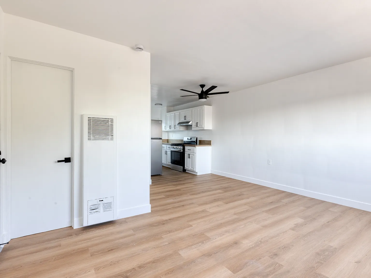 15741 Blaine Ave — Photo 4