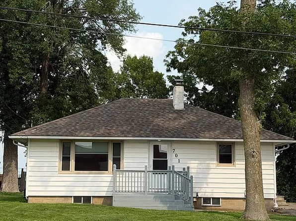 701 School St S, Ellendale, MN 56026