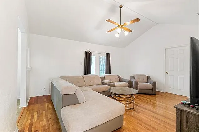 1516 Mayfield St — Photo 3