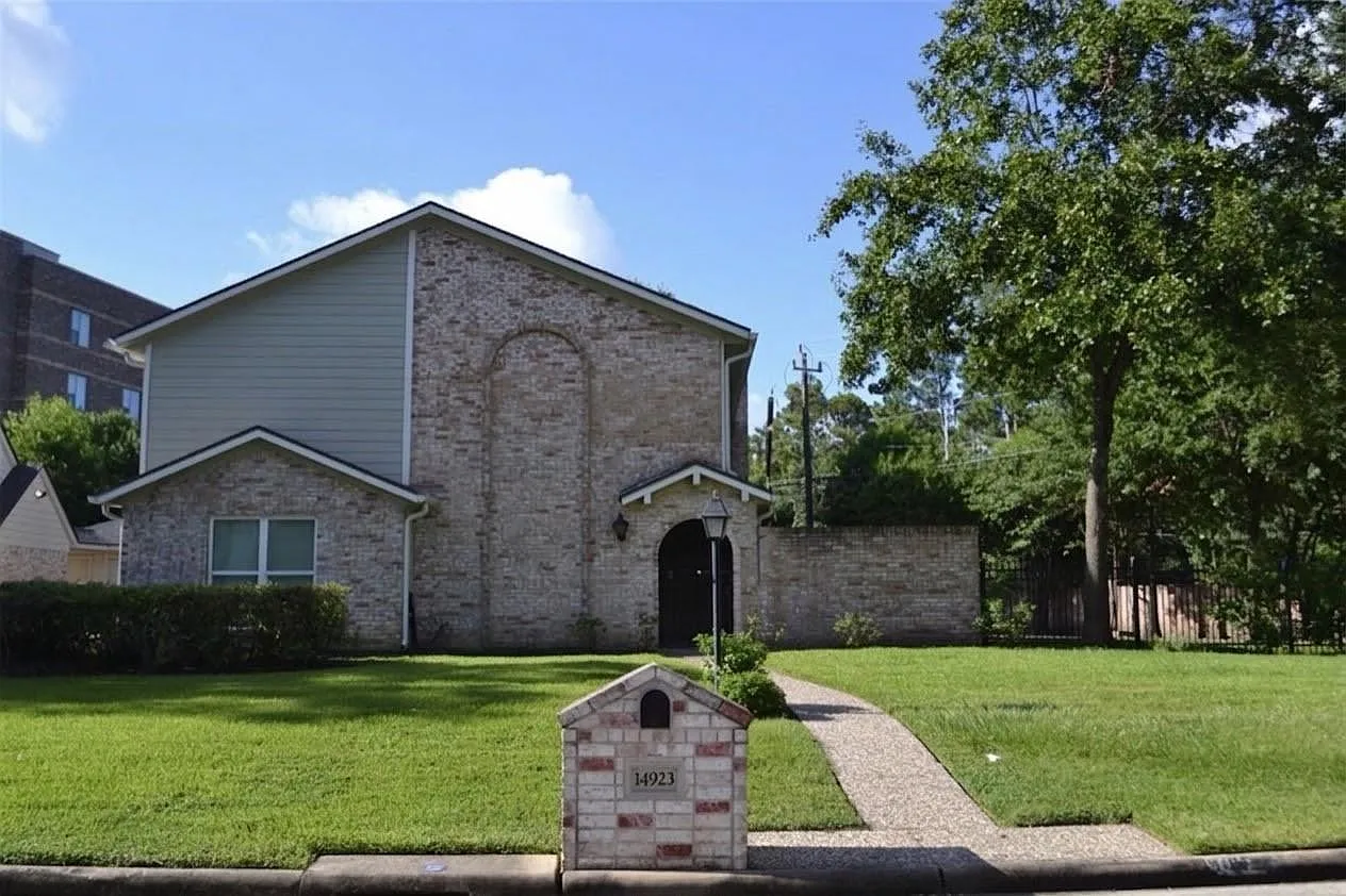 4 bed, 2.5 bath, 2598 sqft, $4,250 — Photo 1