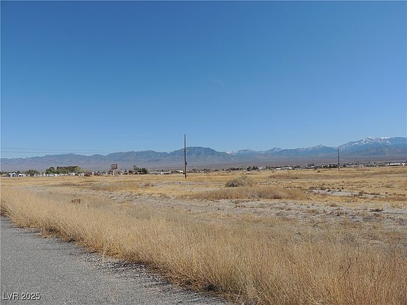 4th image of 1191 S Yosemite Ave