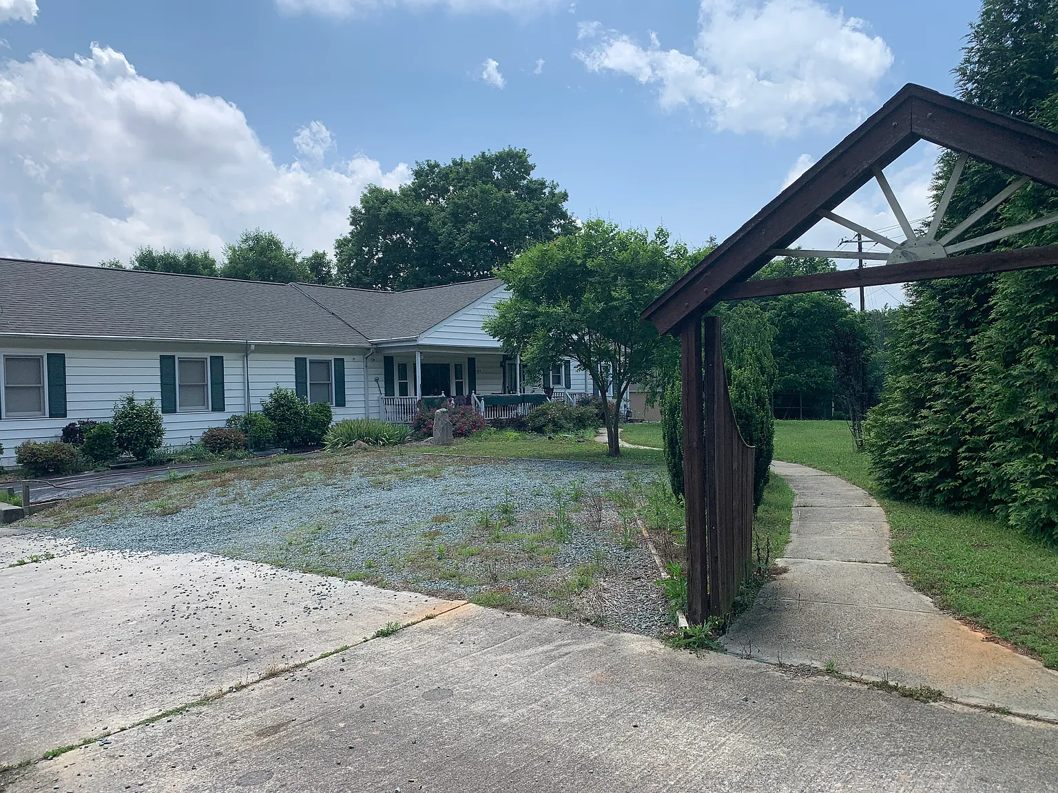 3 bed, 1200 sqft, $825 — Photo 1