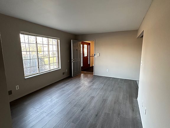 3rd image of 43792 Freeway Dr #85