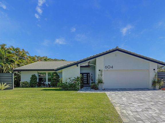 2nd image of 604 Lakewoode Circle W