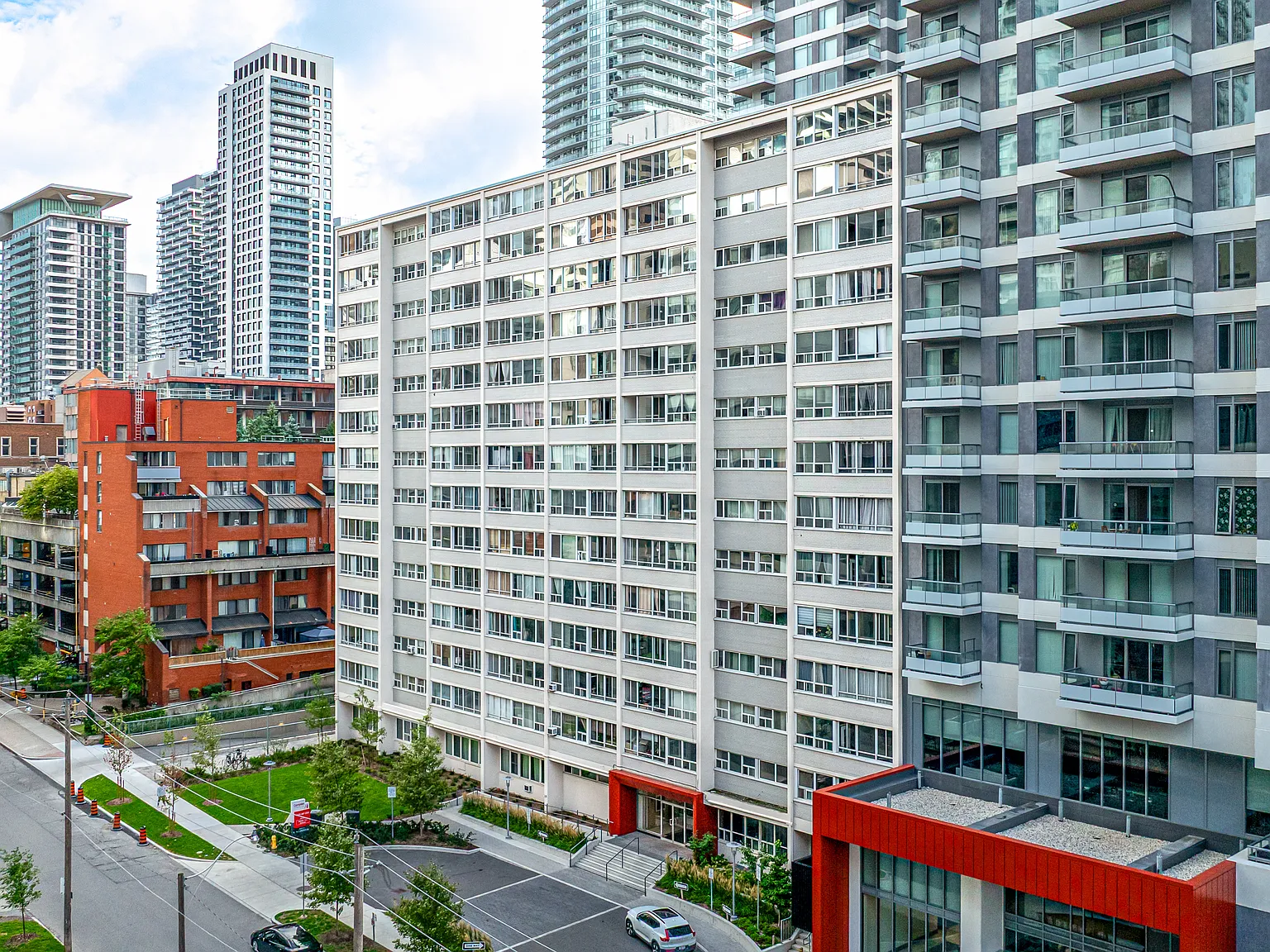 Dunfield Tower — Photo 3