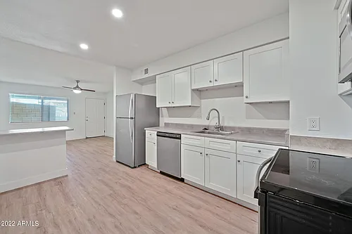 1912 W Hayward Ave #11 Photo 1