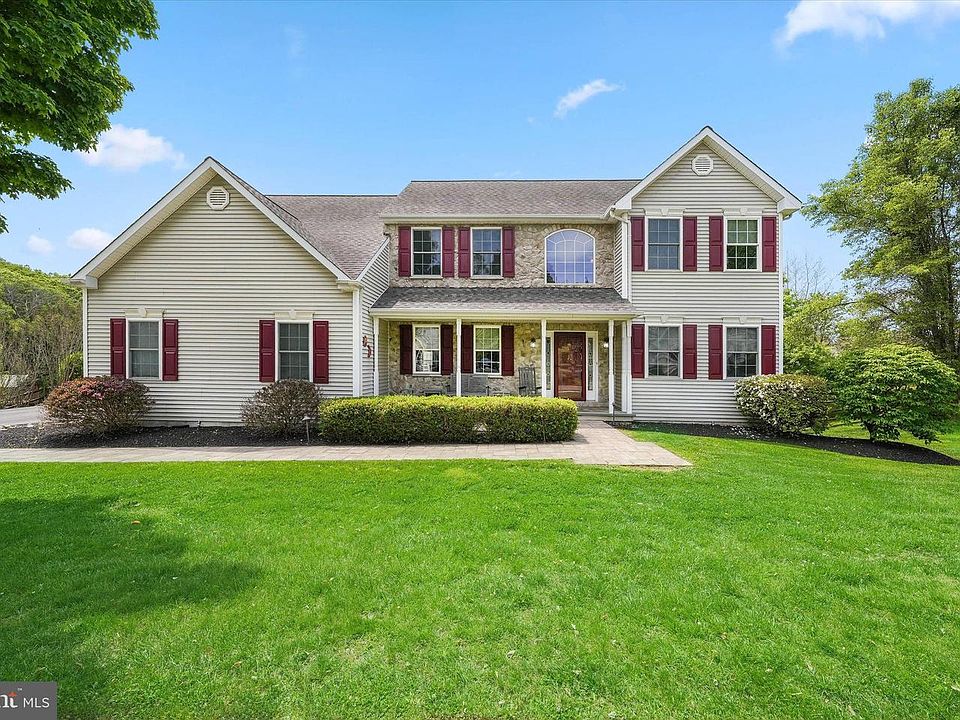 1st image of 27 Twin Creeks Dr