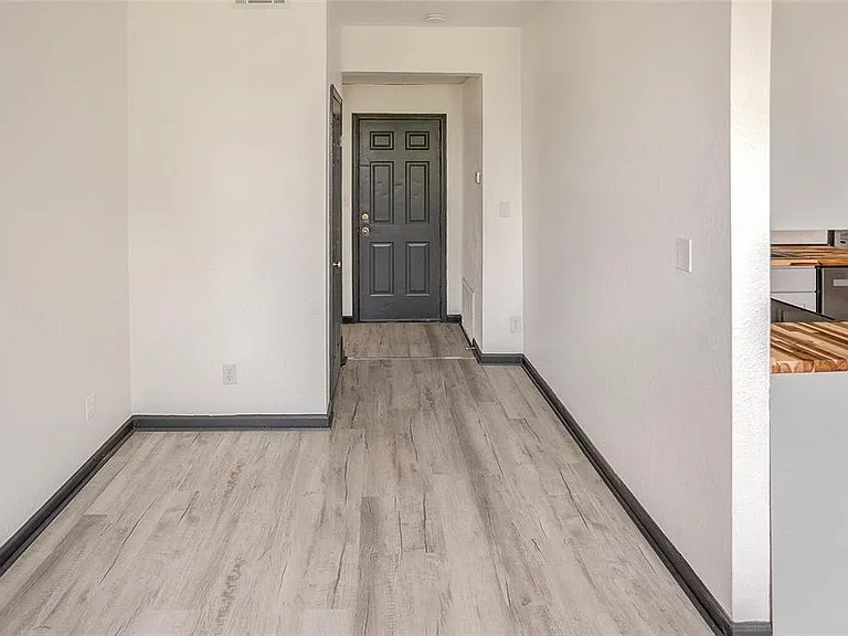821 Niedringhaus Ave #C — Photo 12