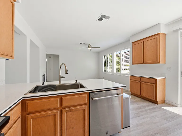 552 Stonehaven Ct — Photo 28