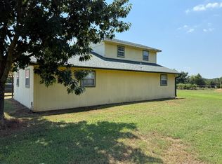 2318 E 2070th Rd, Hugo, OK 74743