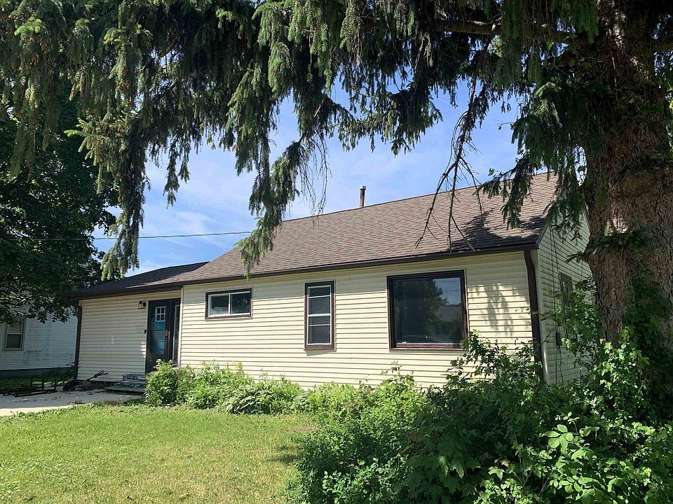 1st image of 744 Farnham St