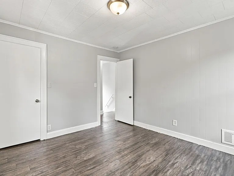 5573 Three Mile Dr — Photo 26