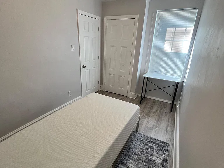 2048 N Darien St — Photo 14