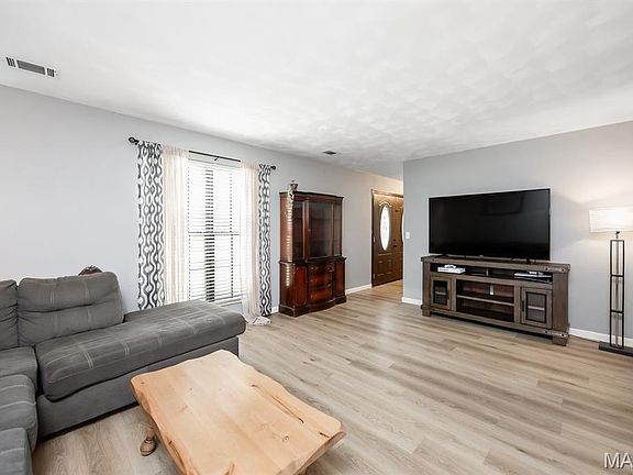 5th image of 200 Debra Dr