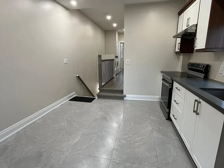 213 Osler St #2 — Photo 23