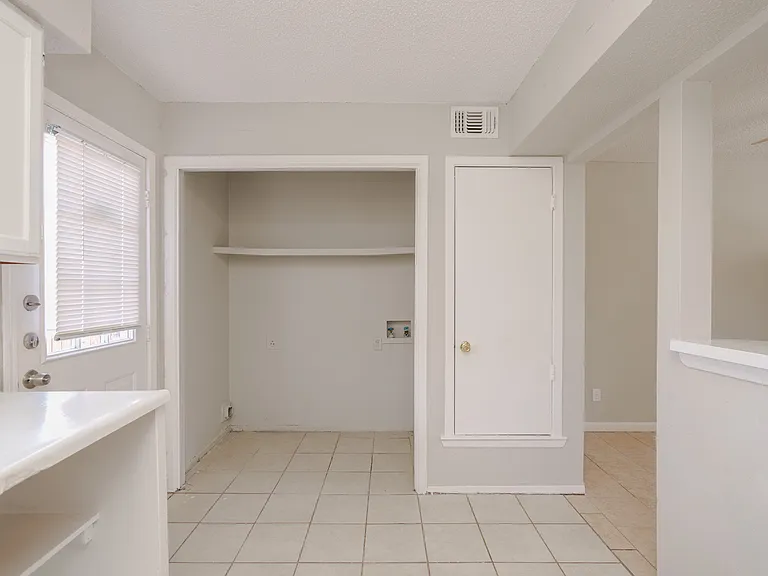 2813 Wimbledon Ct #D — Photo 10