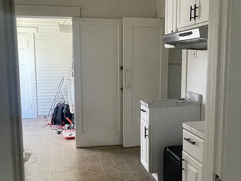 208 S Spruce St — Photo 17