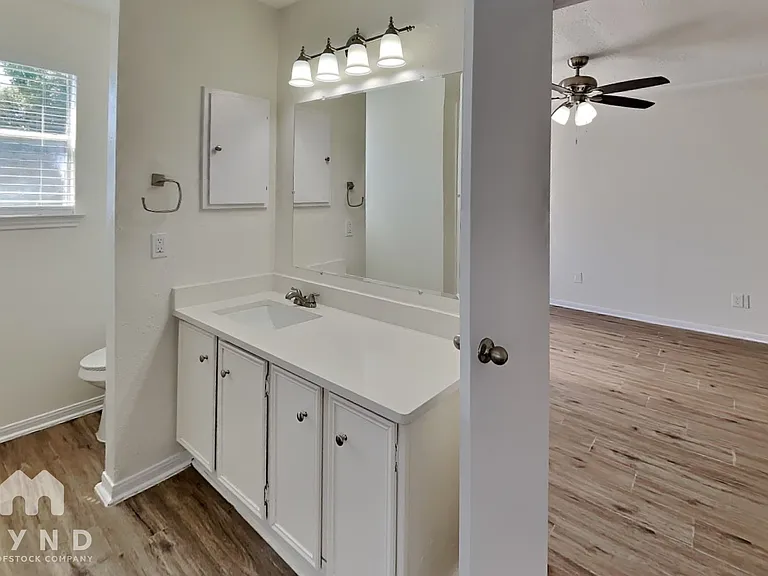 15831 Pryor Dr — Photo 9