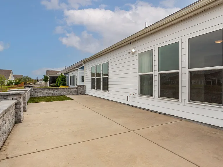 7129 Spoleto Dr — Photo 44