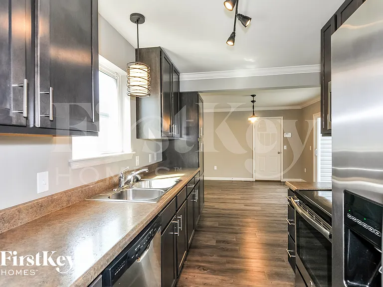 1007 Carpathian Dr — Photo 6