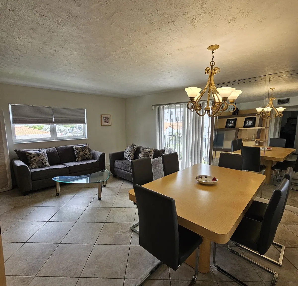 2 bed, 1000 sqft, $3,250 — Photo 1