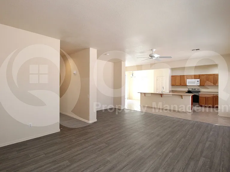 9120 W Hubbell St — Photo 7