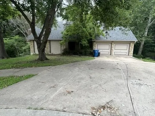 4440 NW Wildwood Dr, Kansas City, MO 64116