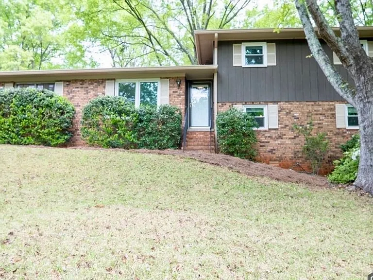 190 Spalding Cir — Photo 1