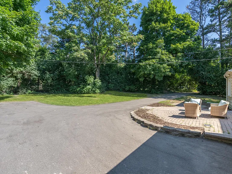 60 Devon Rd — Photo 48