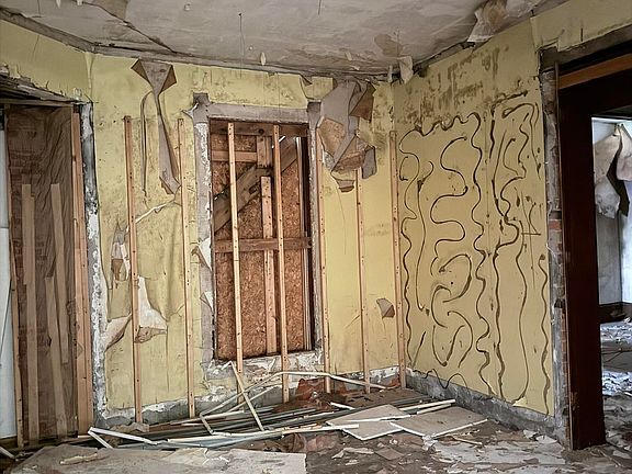 4th image of 210 W Hickory St