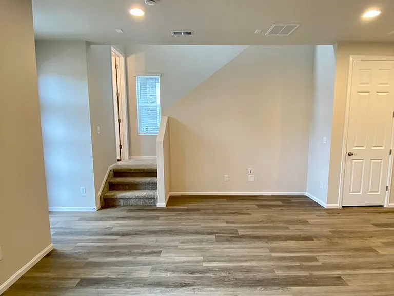 8739 Scarborough Dr — Photo 4
