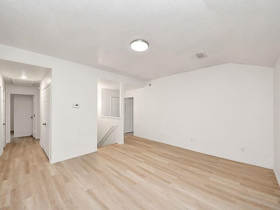 5th image of 3046 Texas Oak Dr