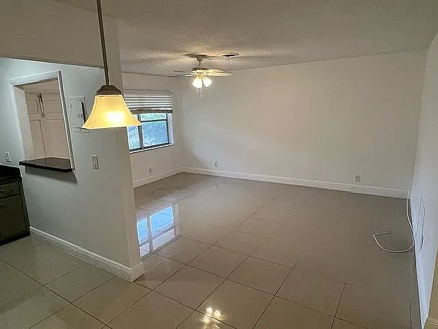 1549 NE 26th Dr #5 — Photo 1
