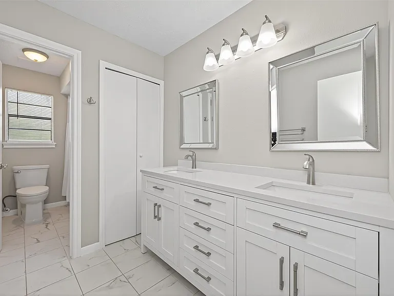 105 Glenmora Ct — Photo 35