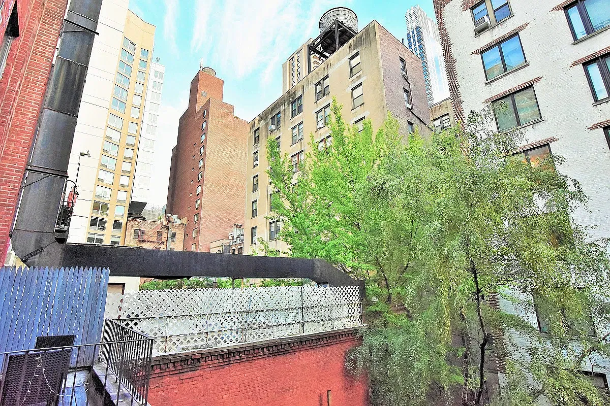 226 West 72nd Street — Photo 4