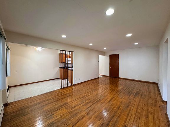 4th image of 1010 15th Ave SE APT 203