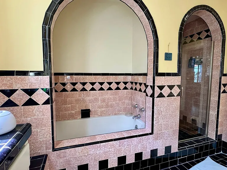 1518 S Genesee Ave — Photo 24